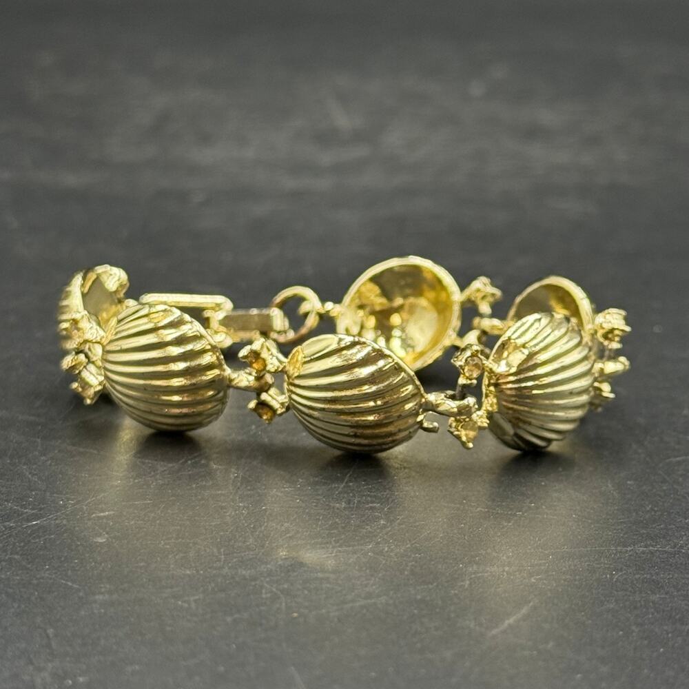 Vintage Gold Scalloped Shell Bracelet Gold Tone